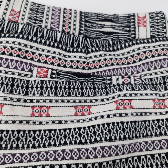 Artisan NY Tribal Cream & Black Midrise Shorts - Picture 4 of 6